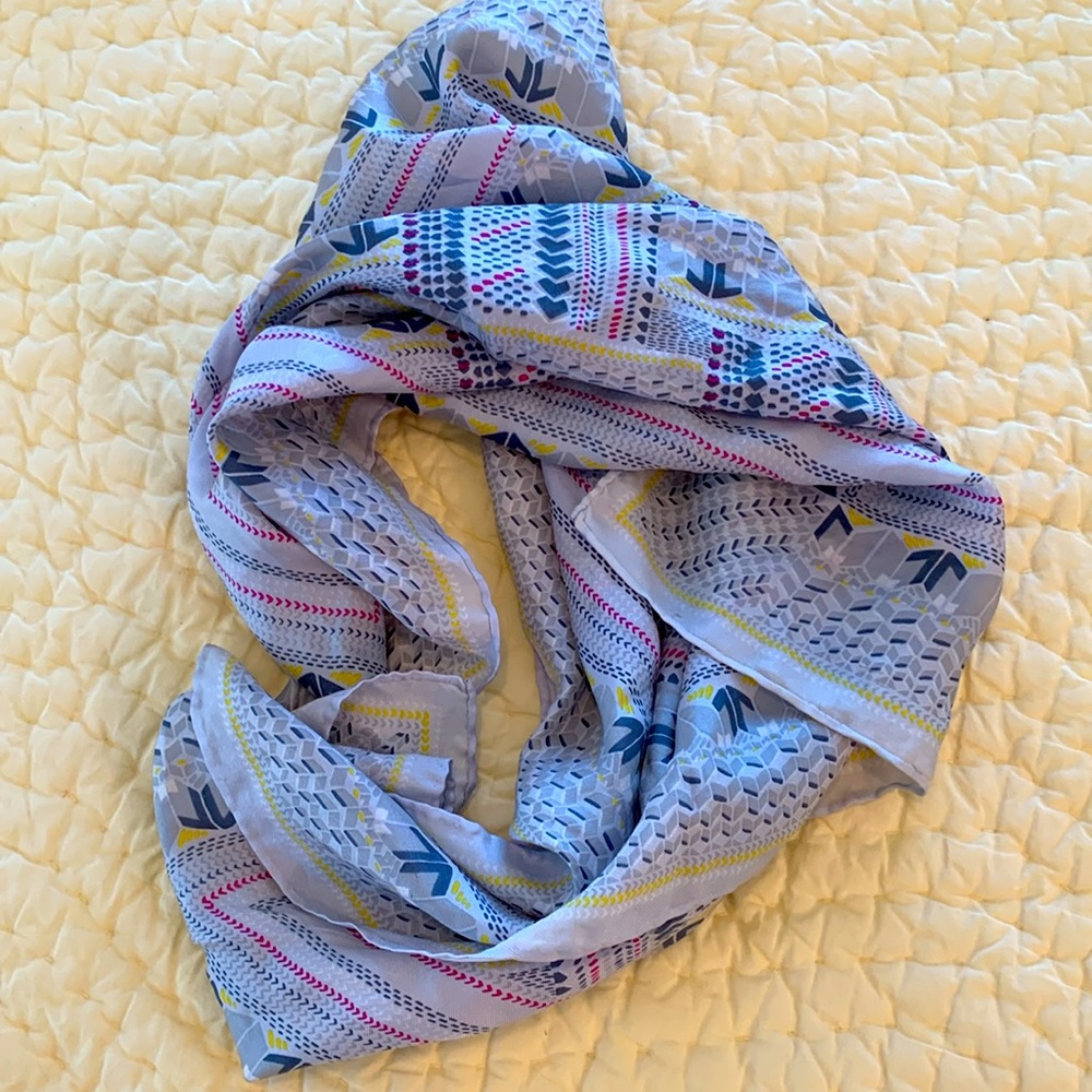 Vintage 60s 70s Leo Narducci 26x26 in. grey print scarf GUC